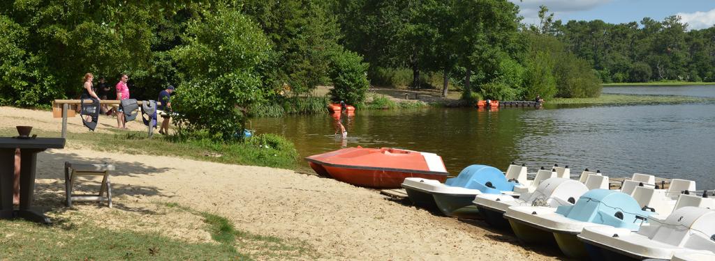 Pédalos au camping de Mimizan Lac