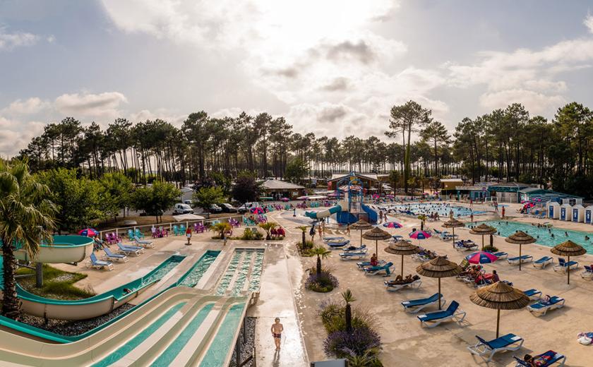 Piscines et toboggans du camping Les Dunes de Contis